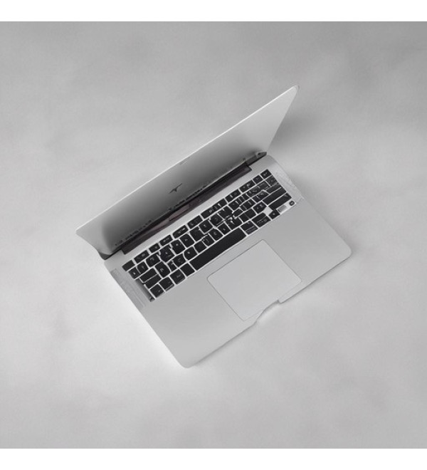 Apple MacBook Air 13-inch : M4 chip with 10-core CPU and 10-core GPU, 24GB, 512GB SSD - Midnight