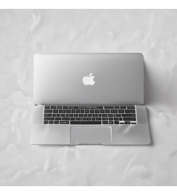 Apple MacBook Air 13-inch : M4 chip with 10-core CPU and 10-core GPU, 16GB, 512GB SSD - Starlight